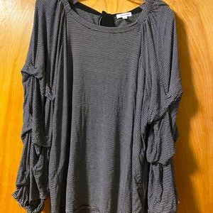 Eyeshadow black and white stripe top with puff sleeves and tie back. Size 2X